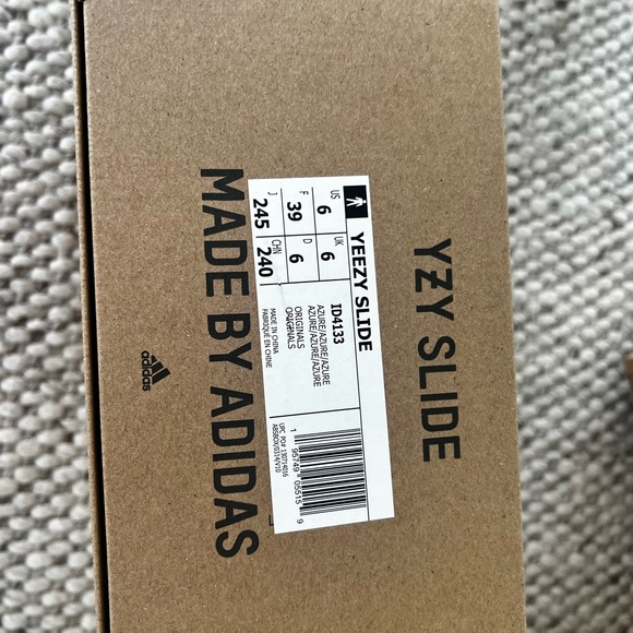 YEEZY SLIDES AZURE BRAND NEW 💙 - Picture 5 of 6